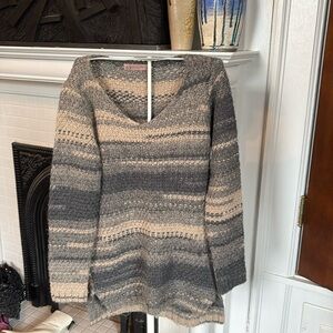 Elsamanda sweater- made in Italy. Worn‎ about 5x. Retail 140